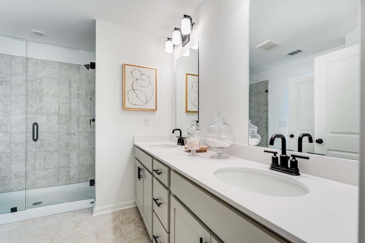 hj-ga-atlanta-auburn-glen-towns-lot76-reynolds-bathroom-003