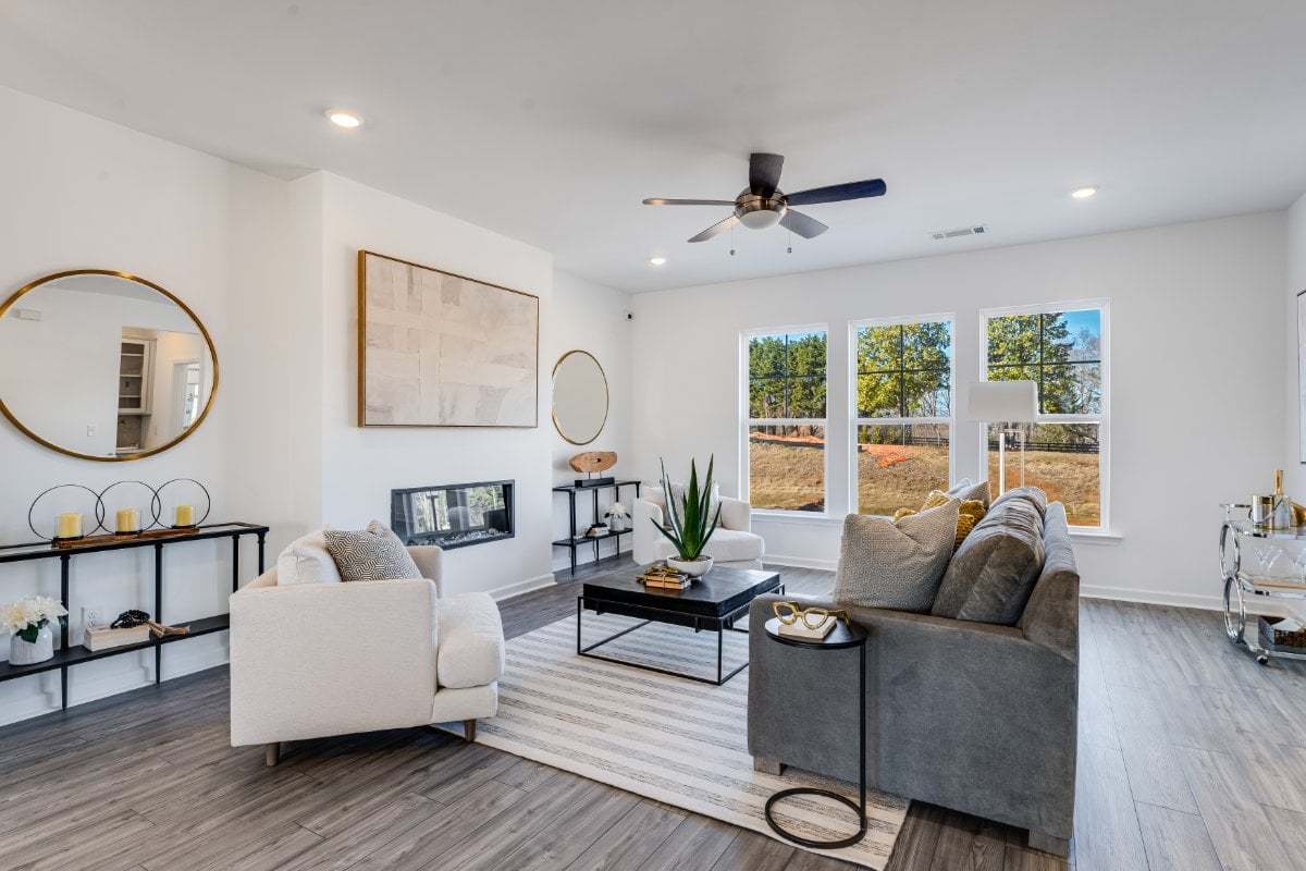 hj-ga-atlanta-auburn-glen-towns-lot76-reynolds-tv-lounge-003