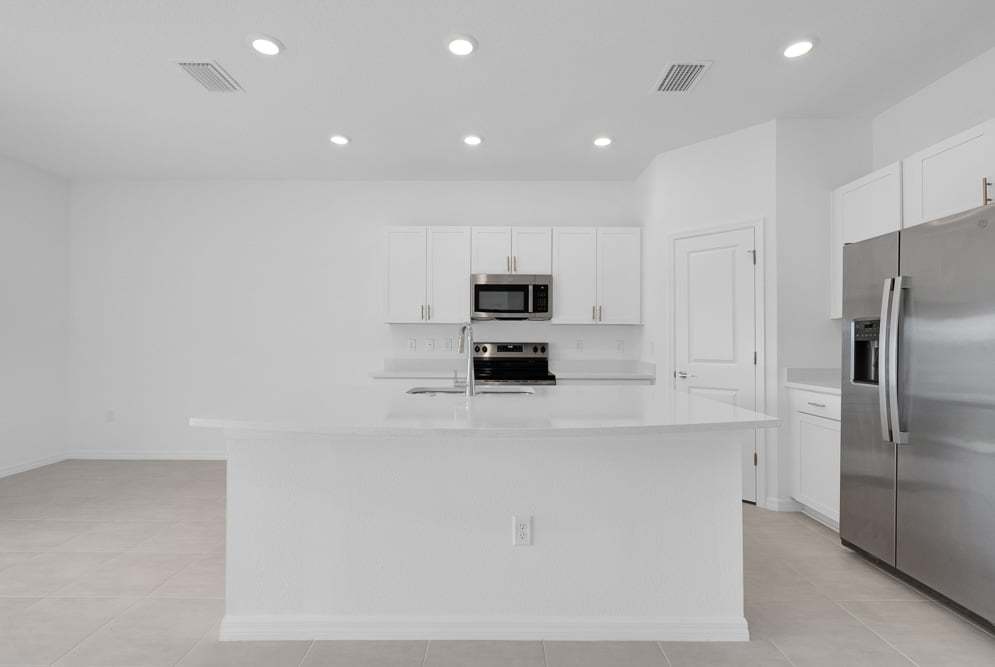 hj-fl-sarasota-vinterra-townhomes-jasmine-lot-131-kitchen-001