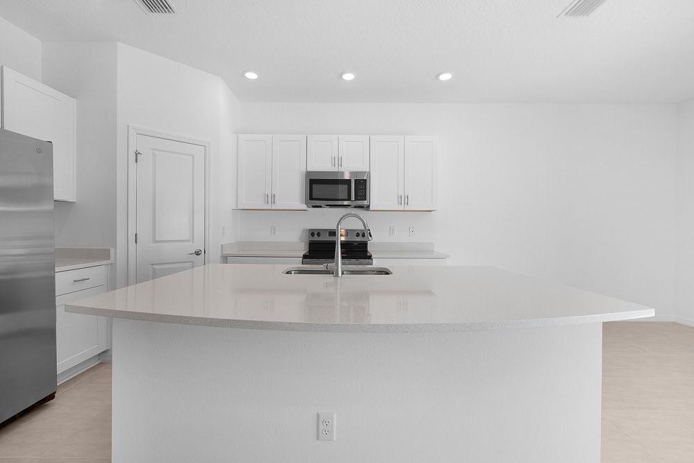 hj-fl-sarasota-the-townhomes-at-azario-lakewood-ranch-Jasmine-lot-1066-kitchen-001