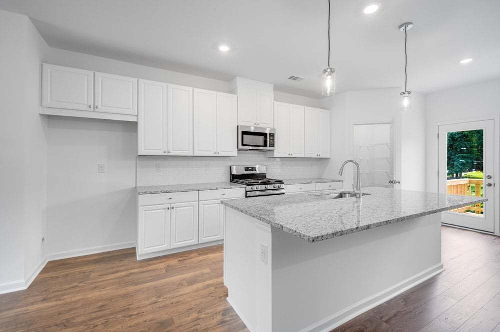hj-ga-atlanta-hampton-trace-reynolds-lot-62-kitchen-002