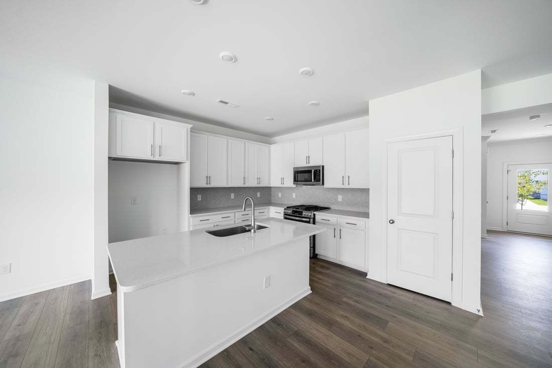 hj-nc-raleigh-magnolia-townes-sage-lot-94-kitchen-01