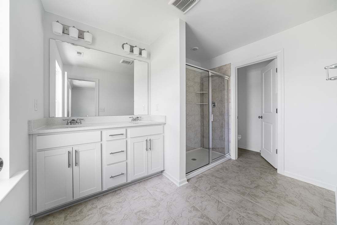 hj-nc-raleigh-magnolia-townes-sage-lot-92-bathroom-02