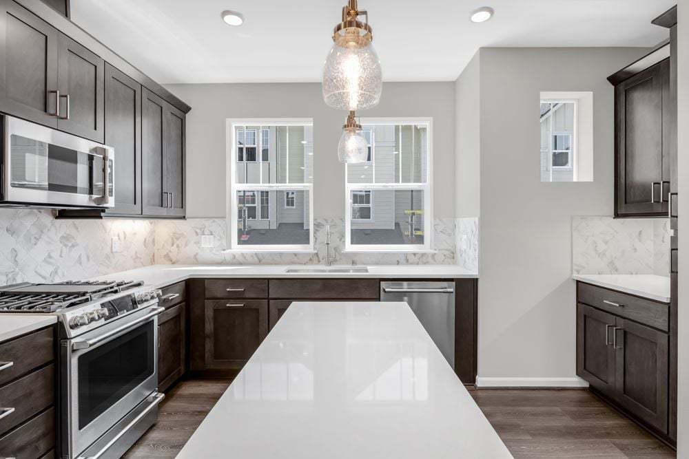 hjwaseattlewoodsidee1clot155kitchen001