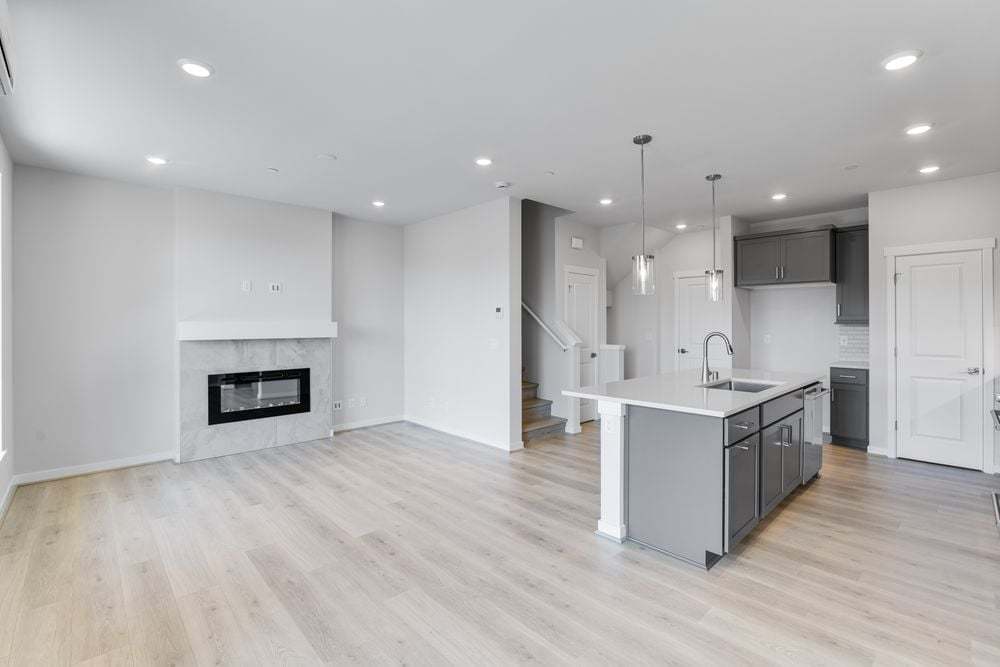 hj-wa-seattle-senderos-a22-lot-10-3-dining-area-to-tv-lounge-001