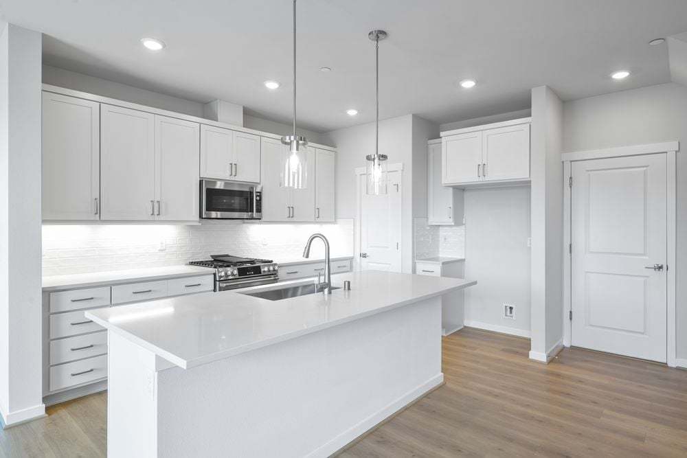 hj-wa-seattle-senderos-a22-lot-10-2-kitchen-001