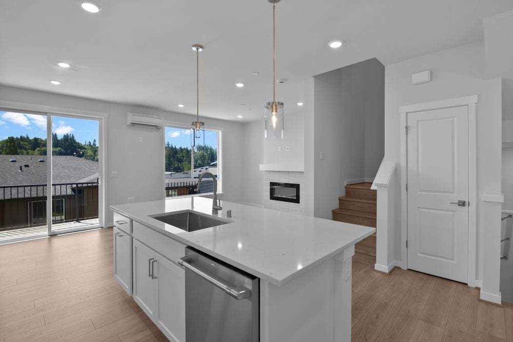 hjwaseattlesenderosa22lot104kitchen003
