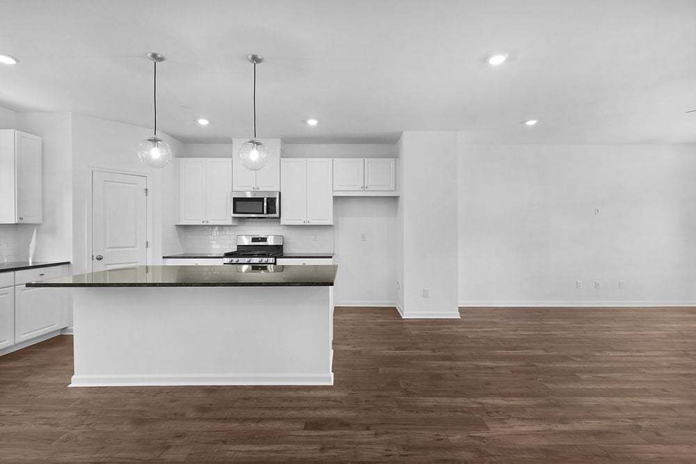hj-ga-atlanta-hampton-trace-forsyth-lot-69-kitchen-001