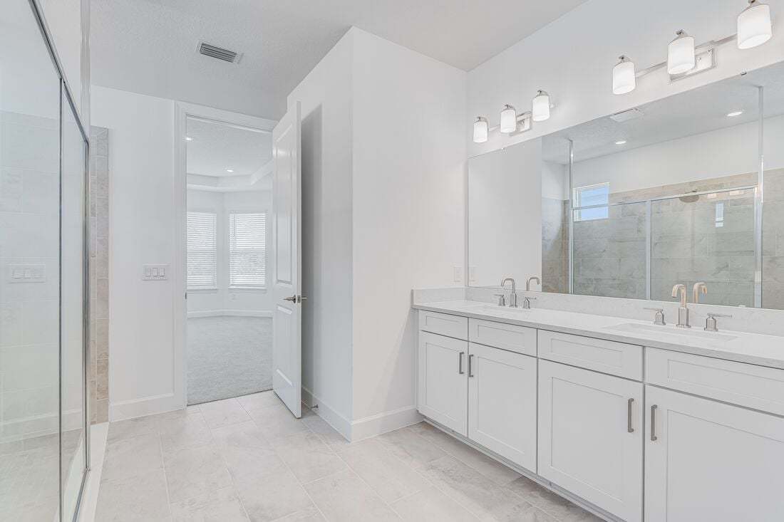 hj-fl-orlando-esplanade-at-center-lake-ranch-azzurro-lot-2-bathroom-02