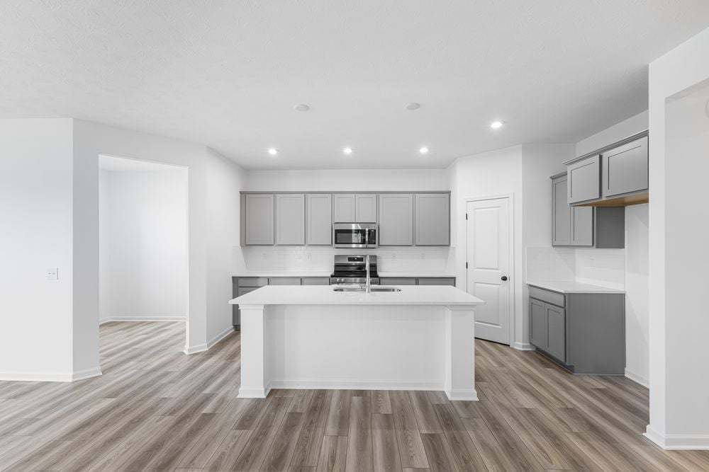 08 Kitchen in-mccordsville-colonnade-uptown-lot-6-004