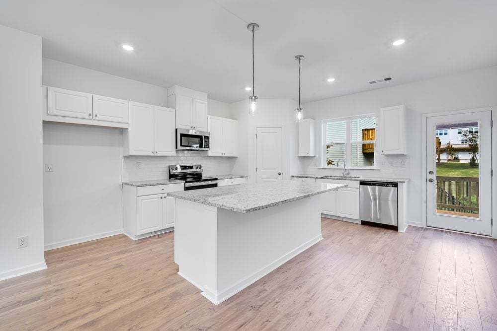 hj-ga-atlanta-chandler-run-forsyth-lot-180-kitchen-003
