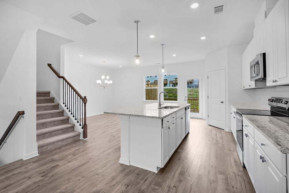 hj-ga-atlanta-auburn-glen-towns-reynolds-lot-73-kitchen-001