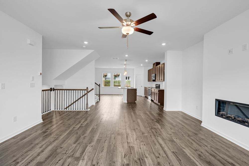hj-ga-atlanta-auburn-glen-towns-reynolds-lot-74-tv-lounge-to-kitchen-001
