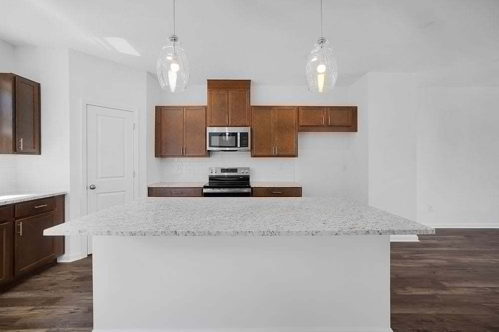hj-ga-atlanta-somerset-at-veterans-memorial-forsyth-lot-32-kitchen-002