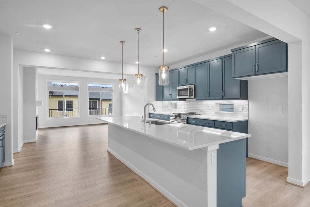 hj-wa-seattle-senderos-e22a-lot-11-1-kitchen-002