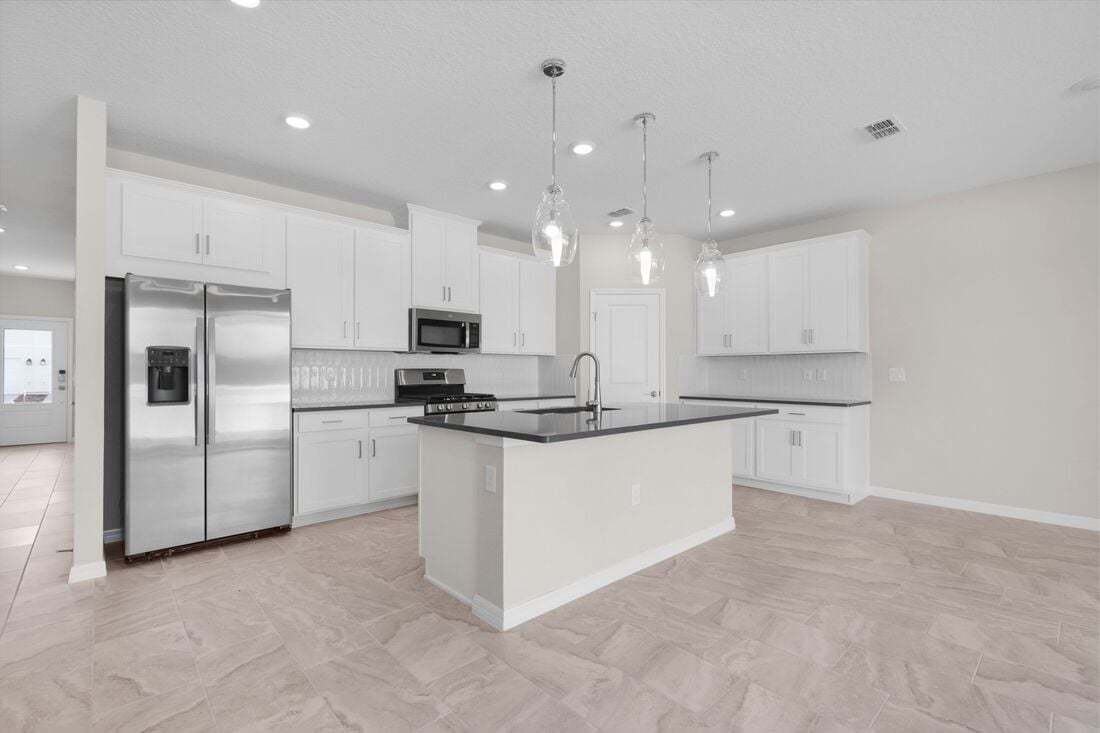 hj-fl-jacksonville-cherry-elm-at-silverleaf-birch-lot-48-kitchen-01
