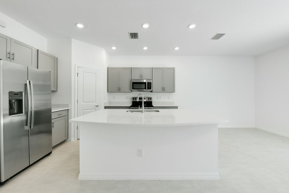 hj-fl-sarasota-vinterra-townhomes-jasmine-lot-68-kitchen-001