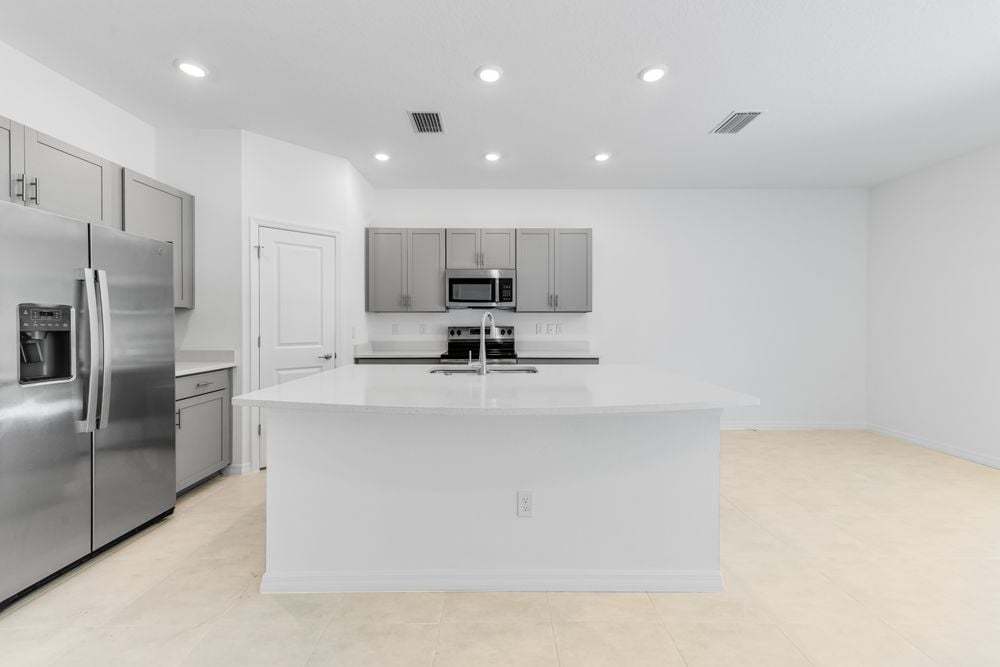 hj-fl-sarasota-vinterra-townhomes-jasmine-lot-74-kitchen-001