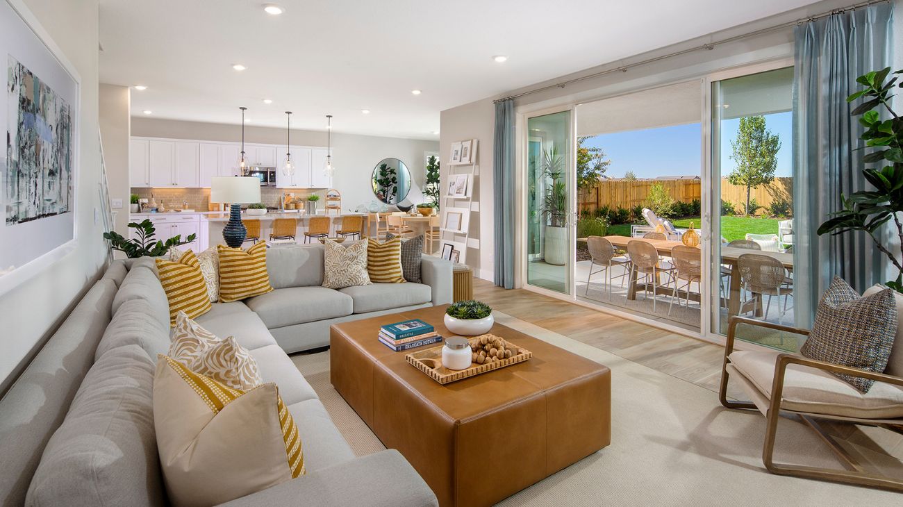 Twin Trails - Great Room - Lifestyle Photography 1300x730