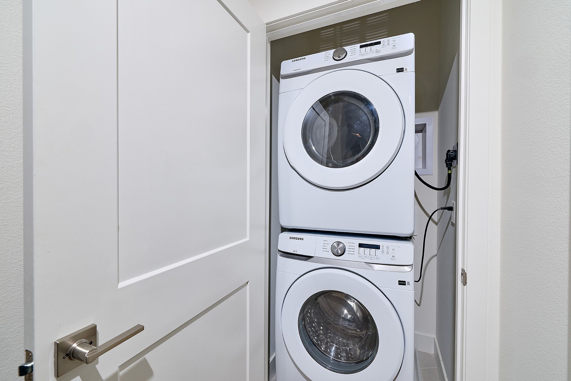 Gage-Lot27-Plan 4-Laundry-1920x1821-Risewell Homes