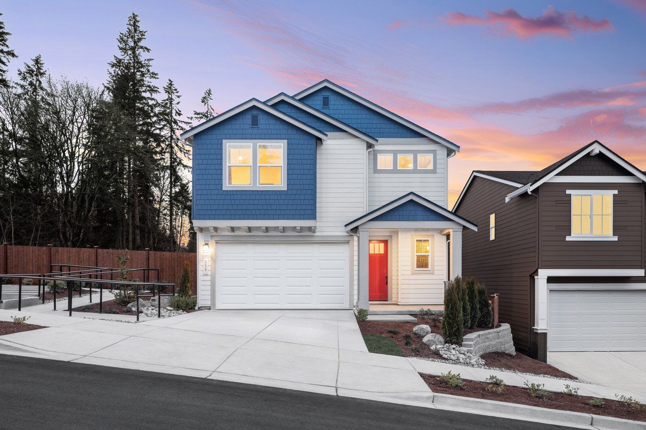 Liberty View - Victorian Plan - Front Exterior w Garage - Model Photography