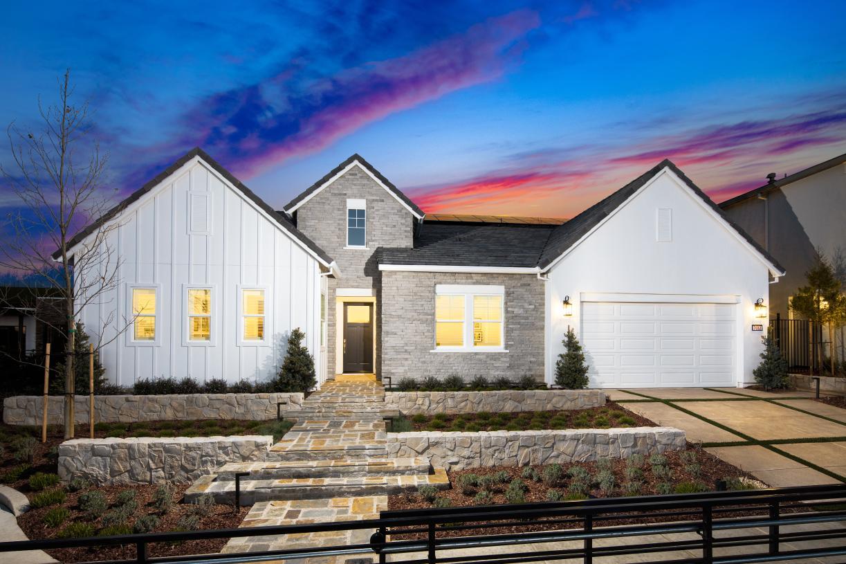 Elevation Image:Modern Farmhouse