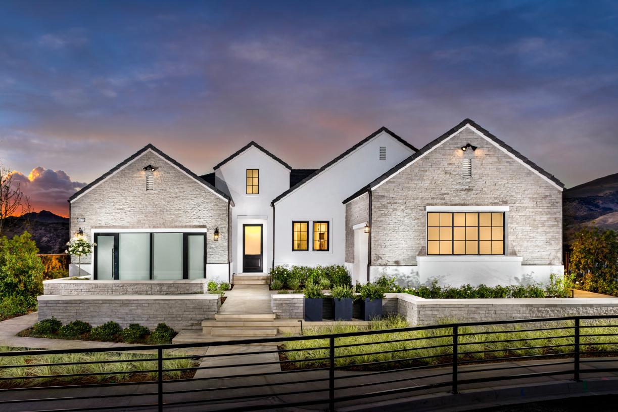 Elevation Image:Modern Farmhouse
