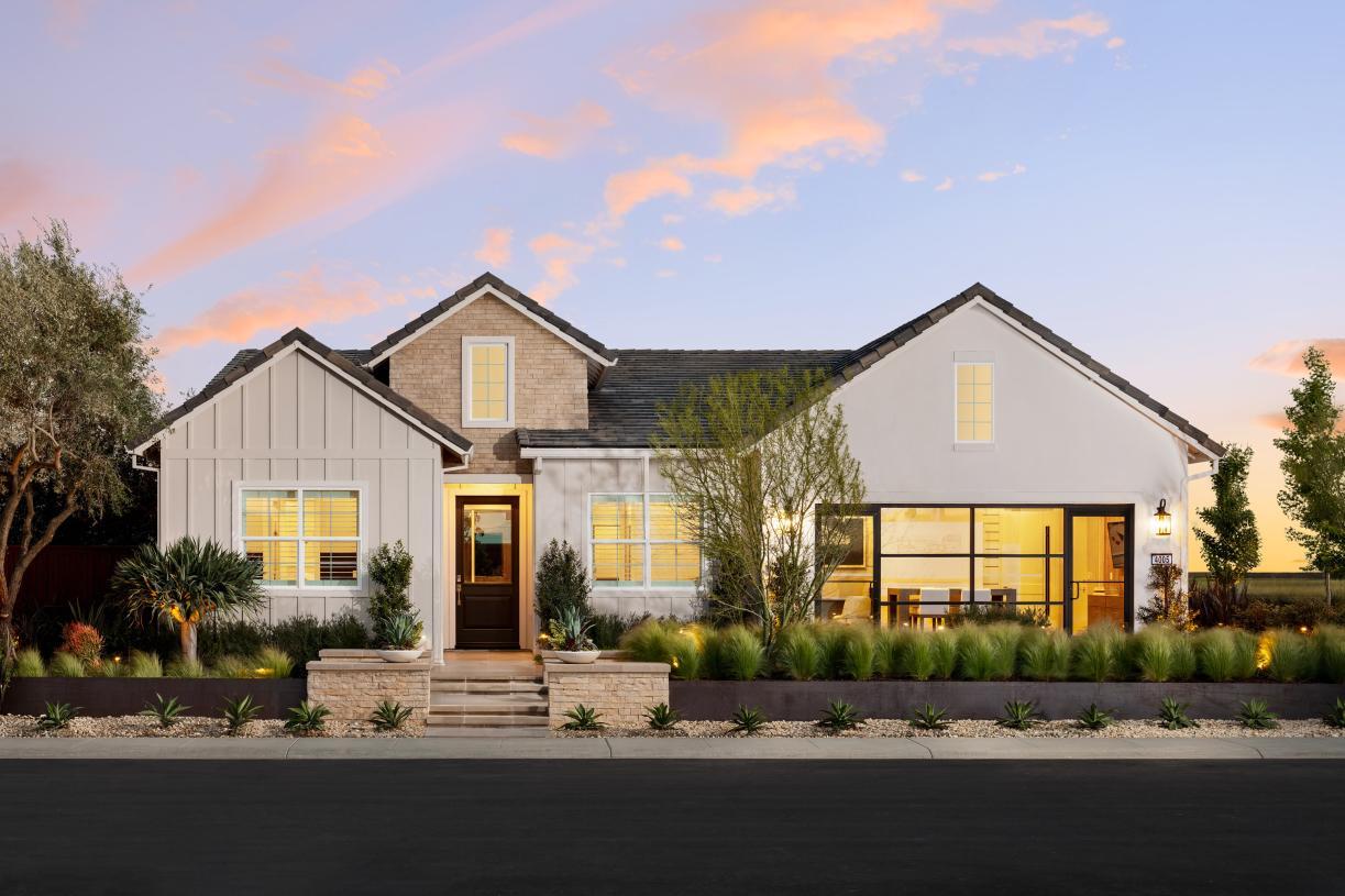 Elevation Image:Modern Farmhouse
