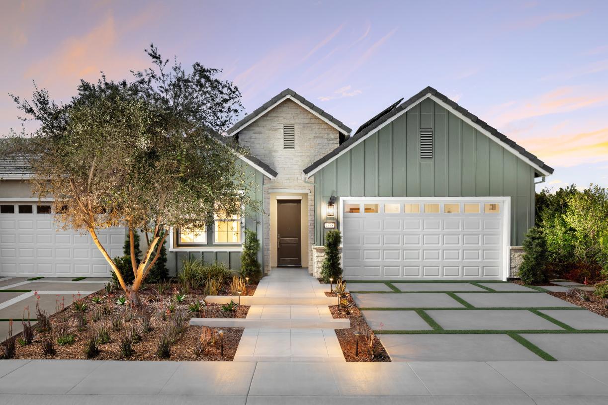 Elevation Image:Modern Farmhouse