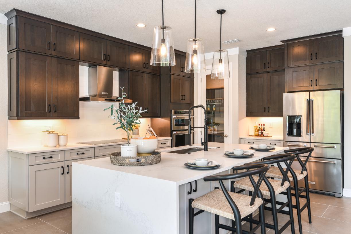 Elevation Image:Spacious gourmet kitchen