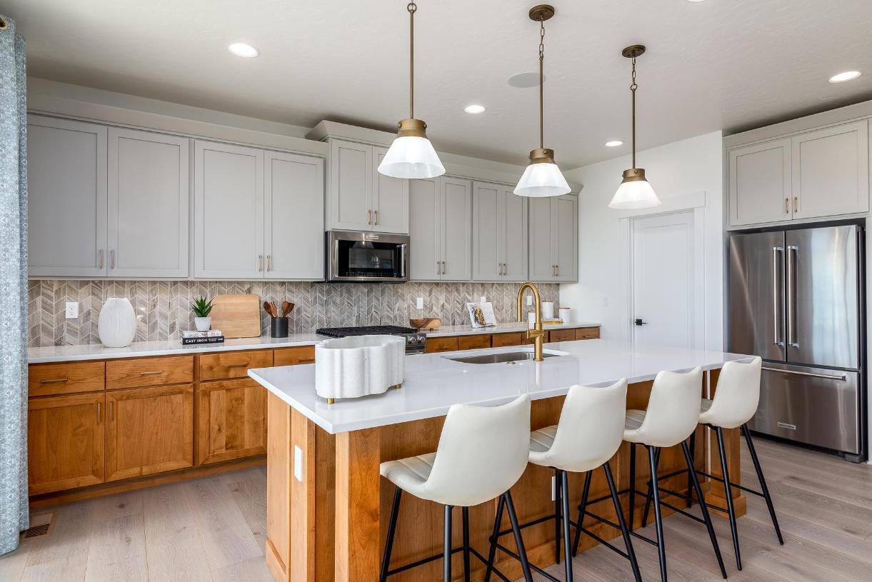 Elevation Image:Warm inviting kitchen