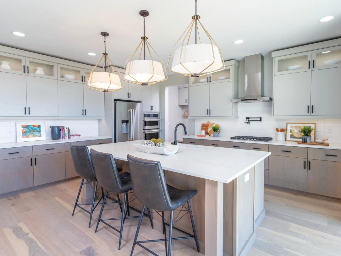 Elevation Image:Warm inviting kitchen