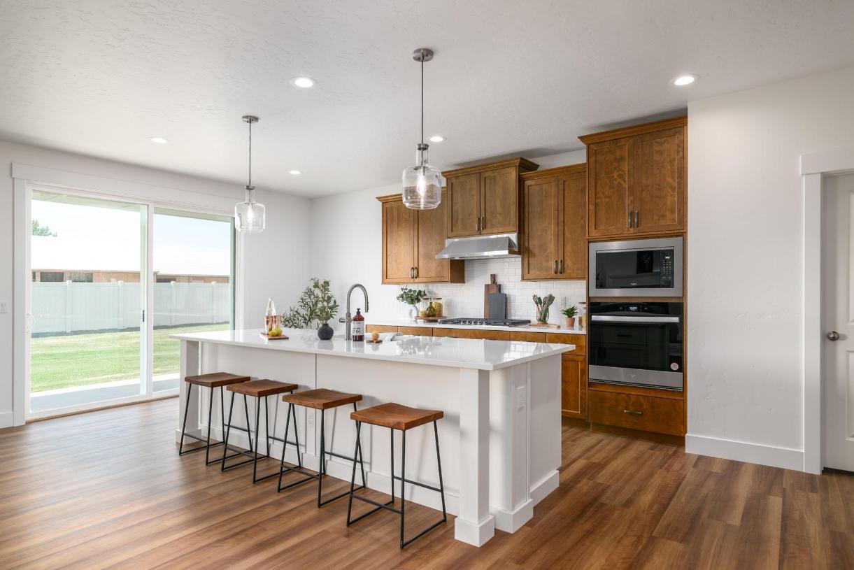Elevation Image:Warm inviting kitchen