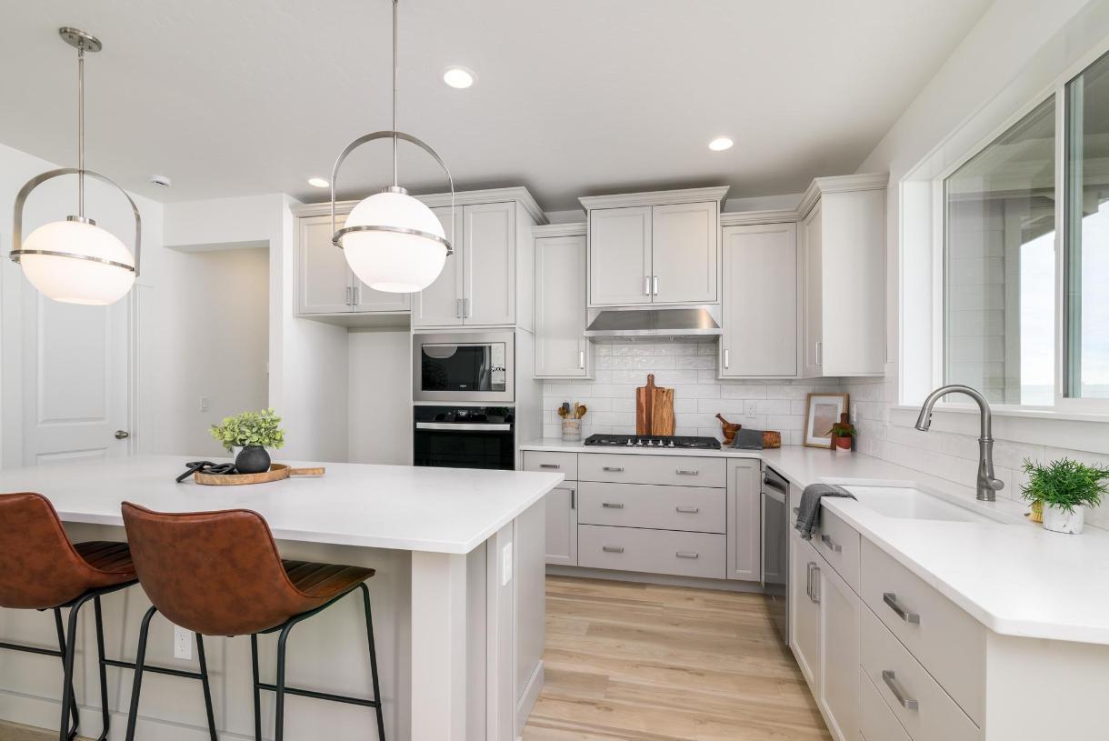 Elevation Image:Warm inviting kitchen