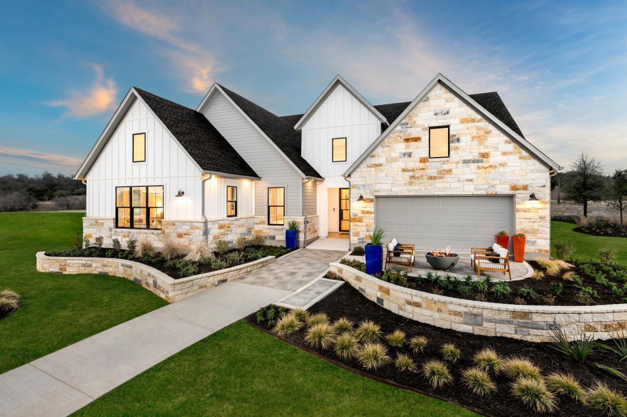 Elevation Image:Modern Farmhouse