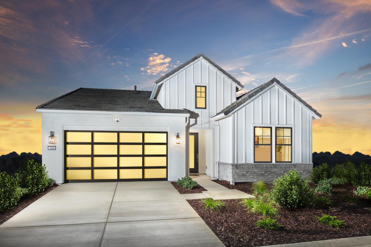 Elevation Image:Modern Farmhouse