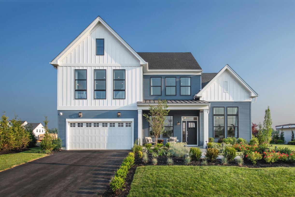 Elevation Image:Modern Farmhouse