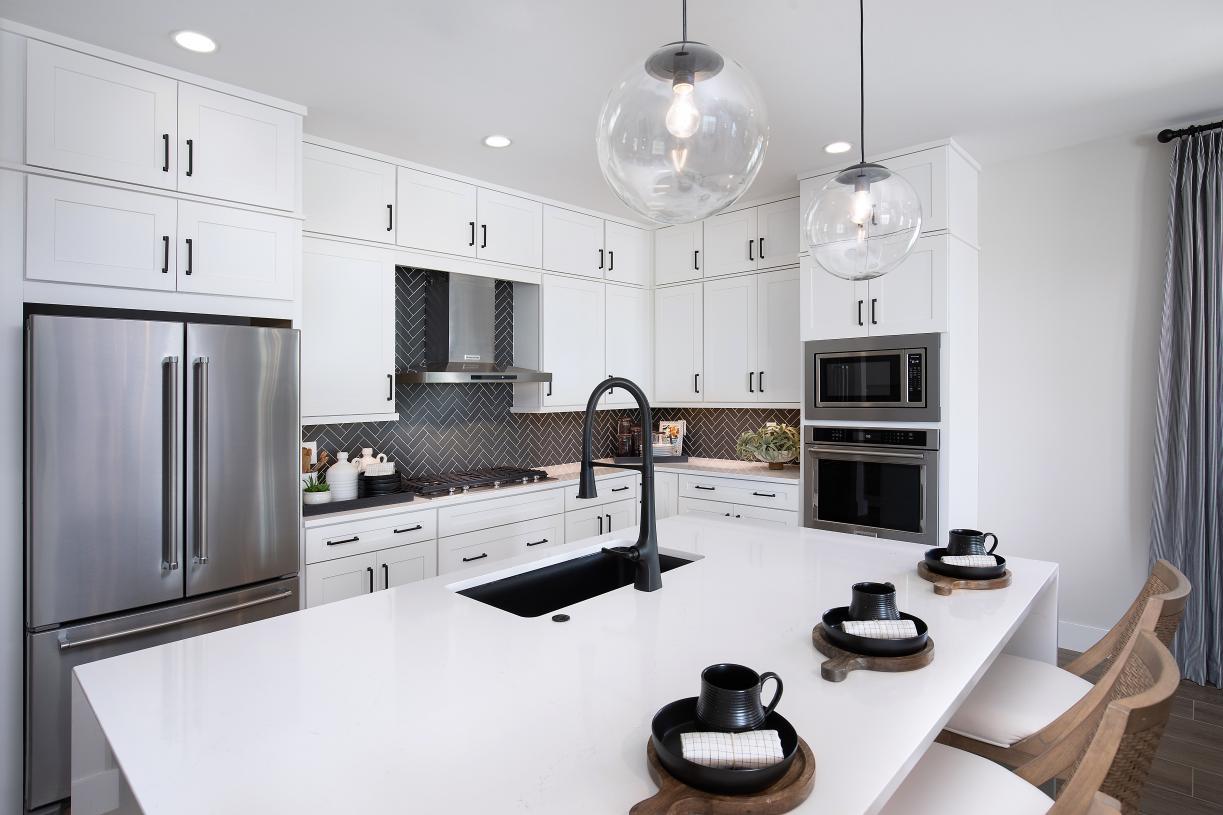 Elevation Image:Gourmet kitchen with large center island
