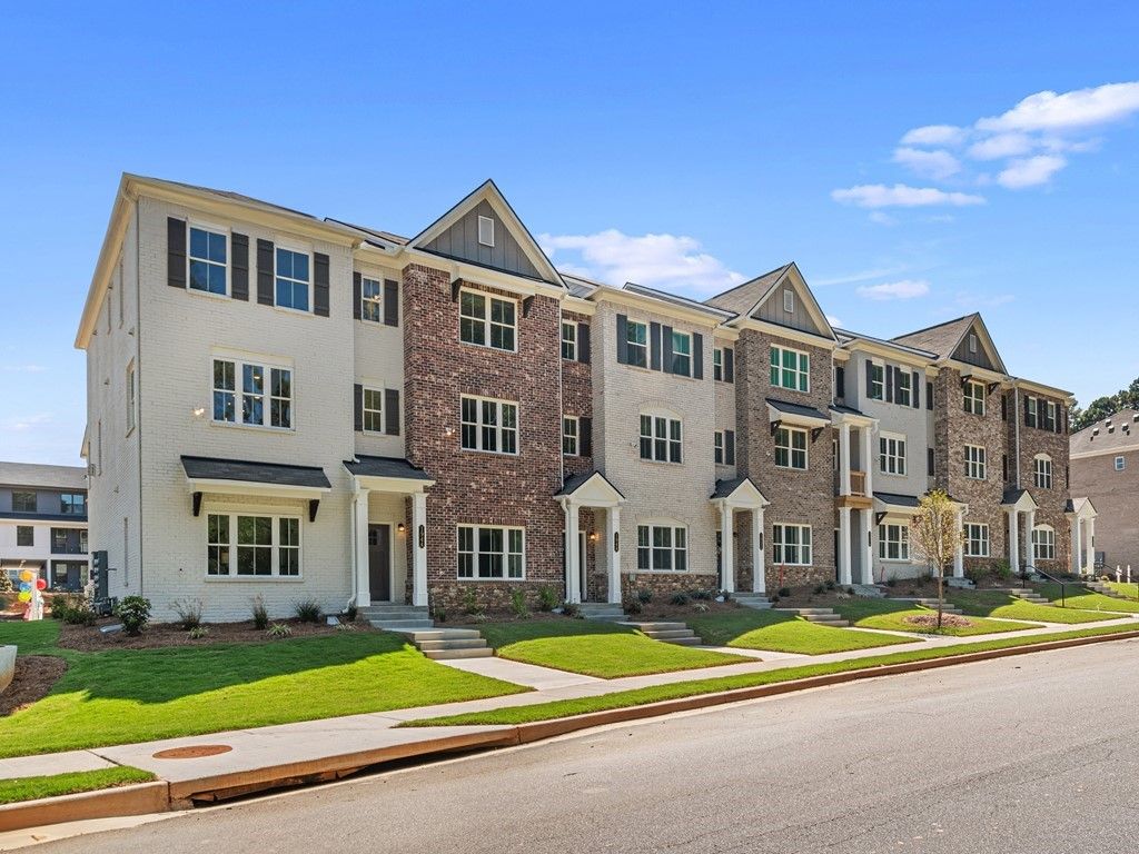 Townes at South Main:Front Exterior