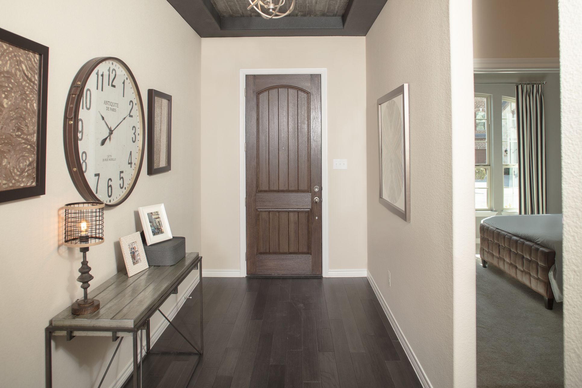 Chisholm Trail | Kensington | Entry-Foyer