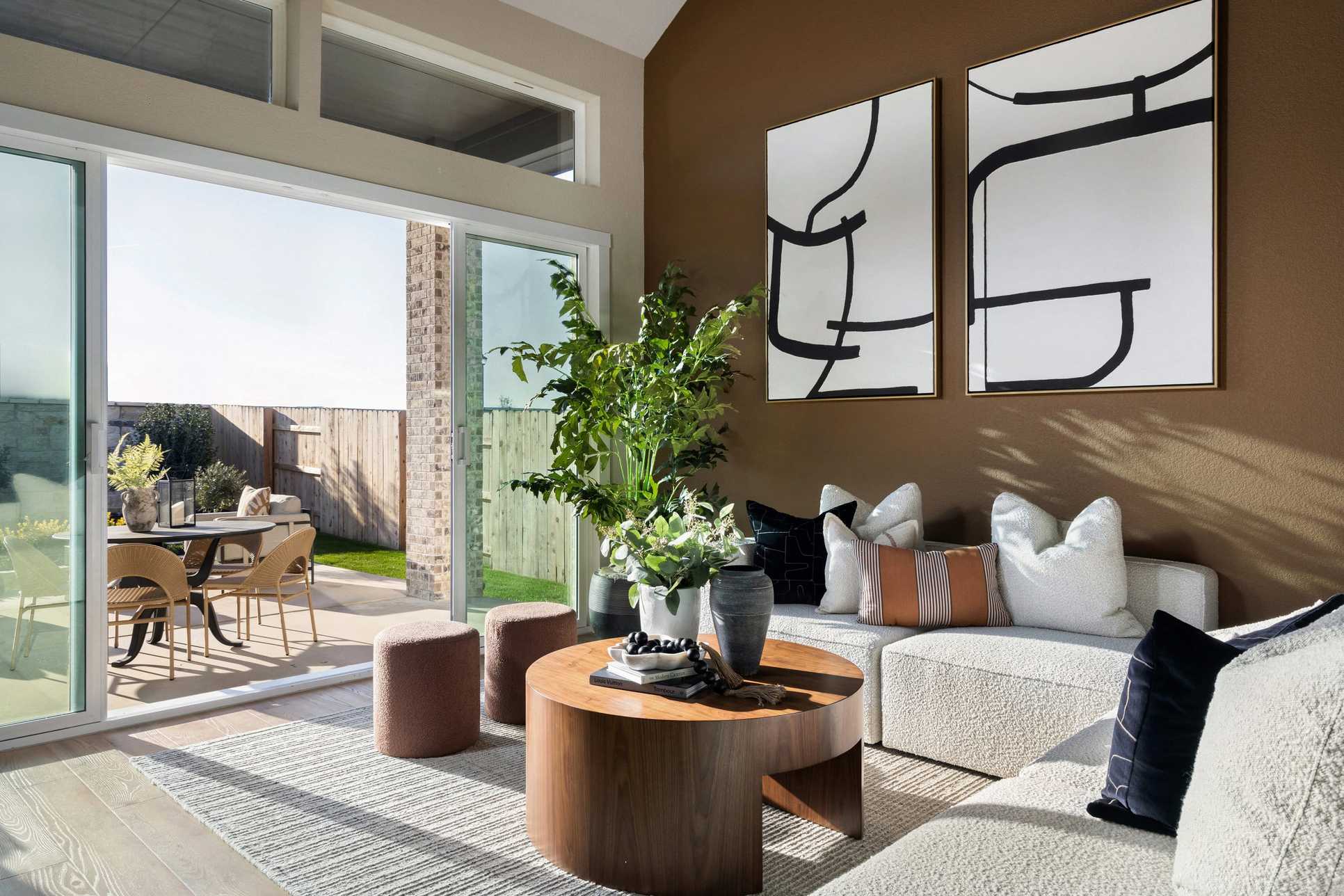 Flora:Hutto, TX