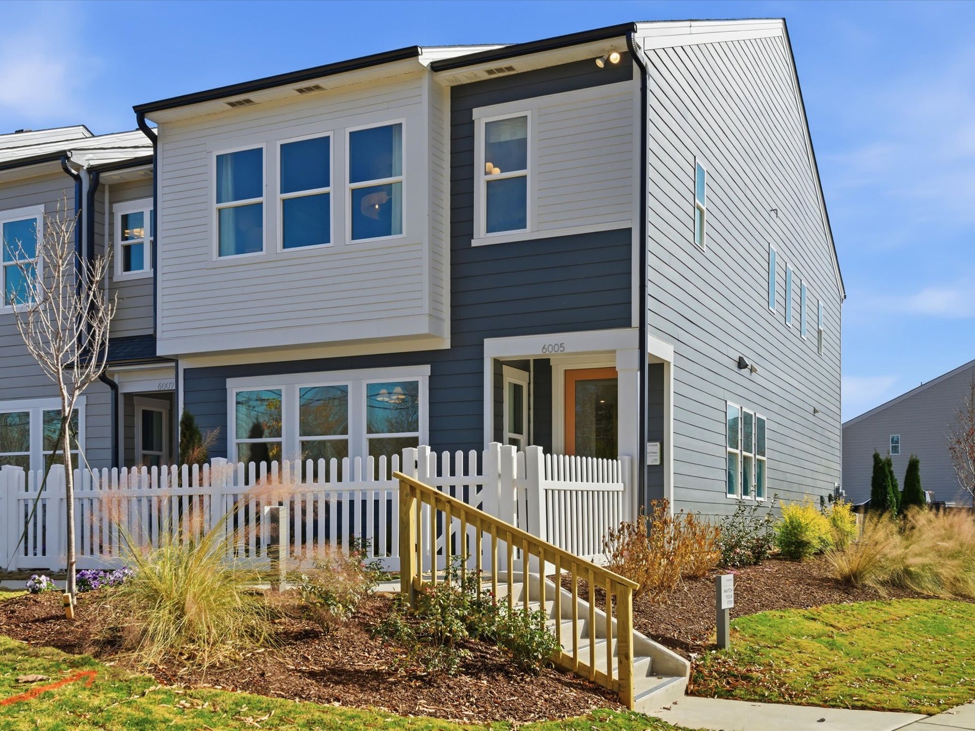Ellis Townes:8402 Discovery Lane