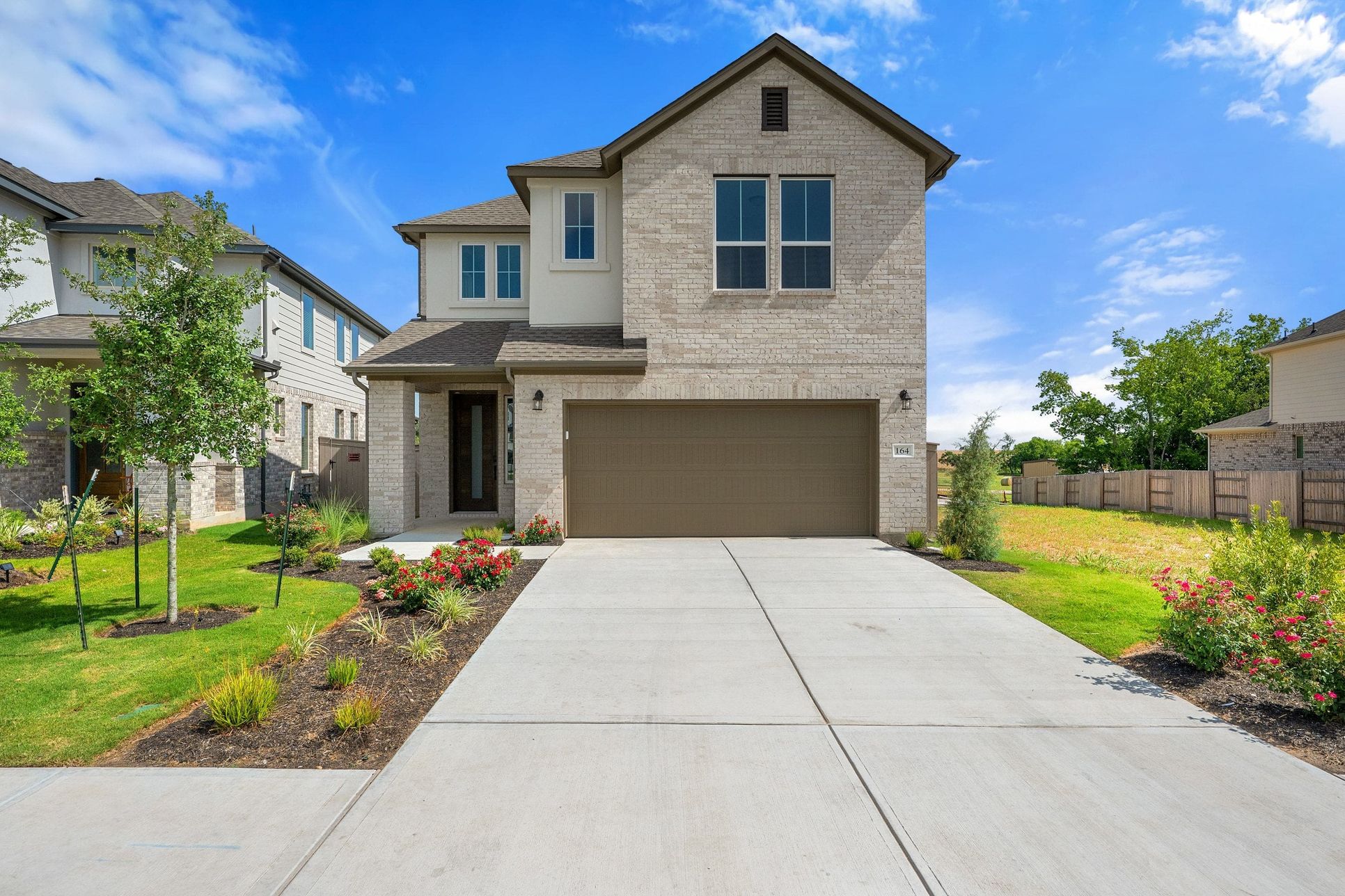 Flora:164 Bloomington Loop