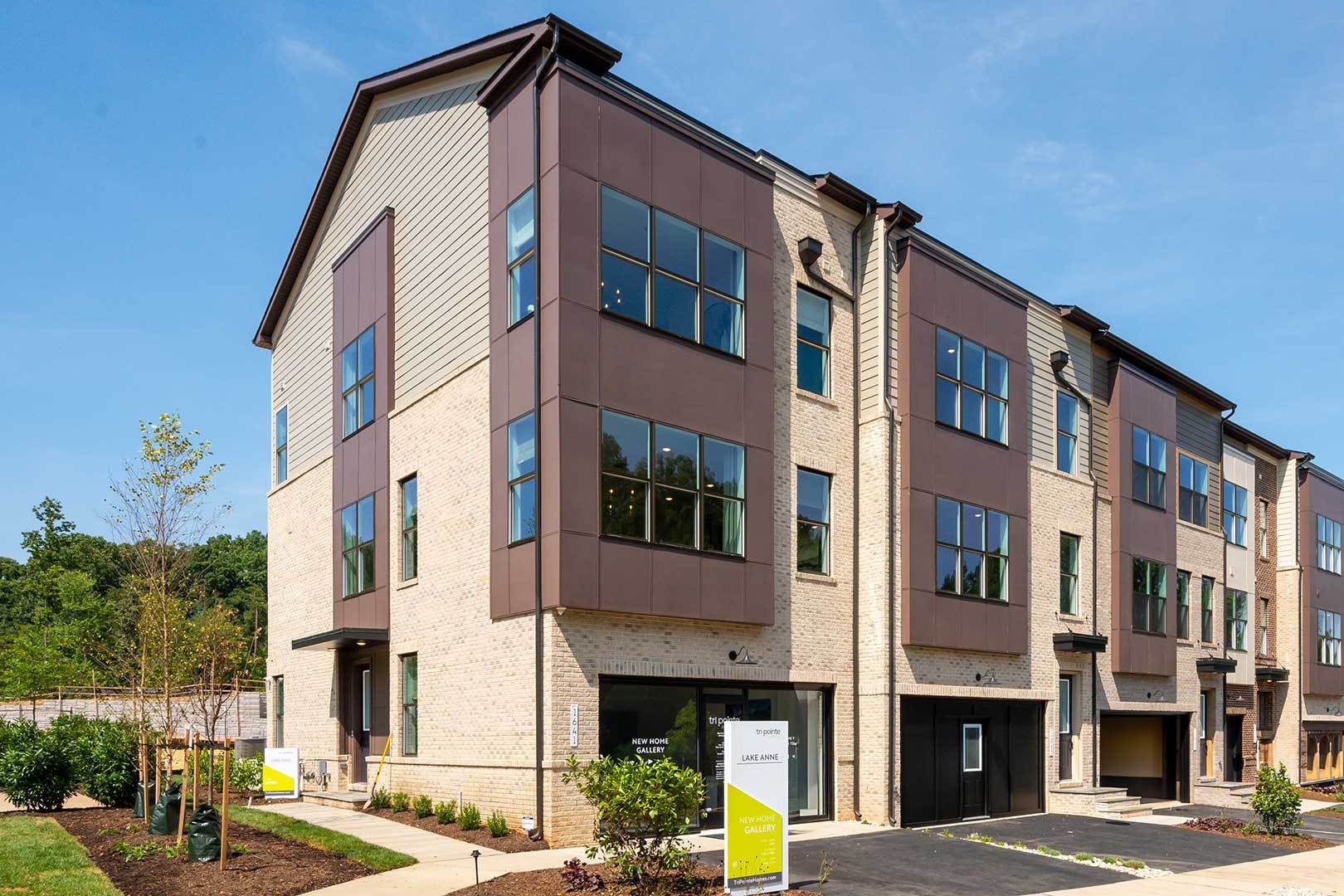 Astor:Exterior