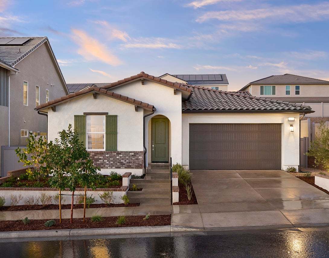 Luna at Skyline Plan 4A Model Home:Exterior