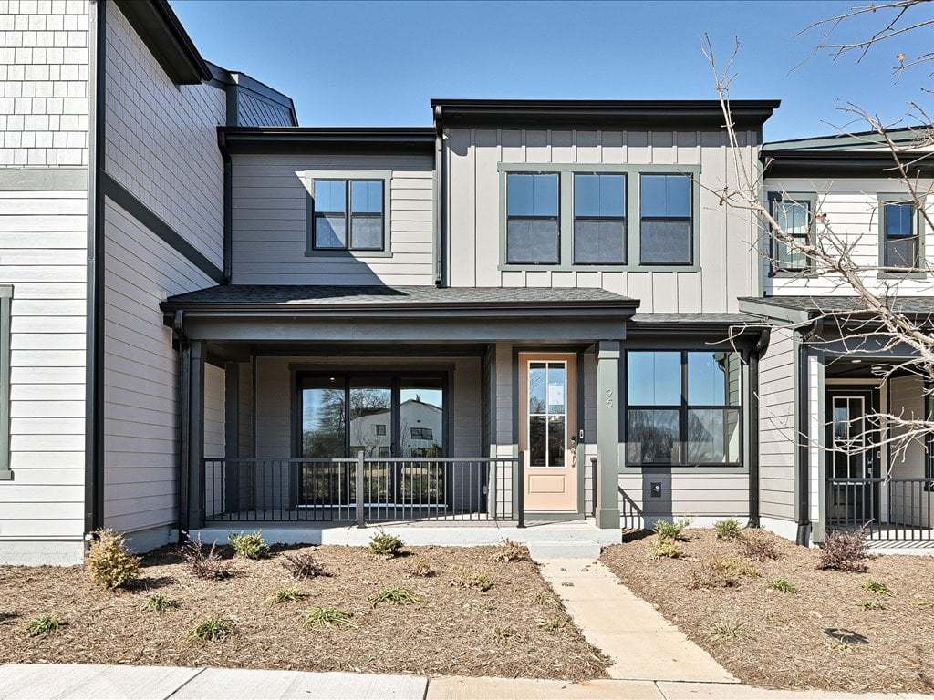 95 Seven Oaks Landing:Front Entry