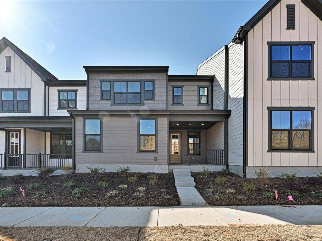 211 Halemarg Dr:Front Exterior
