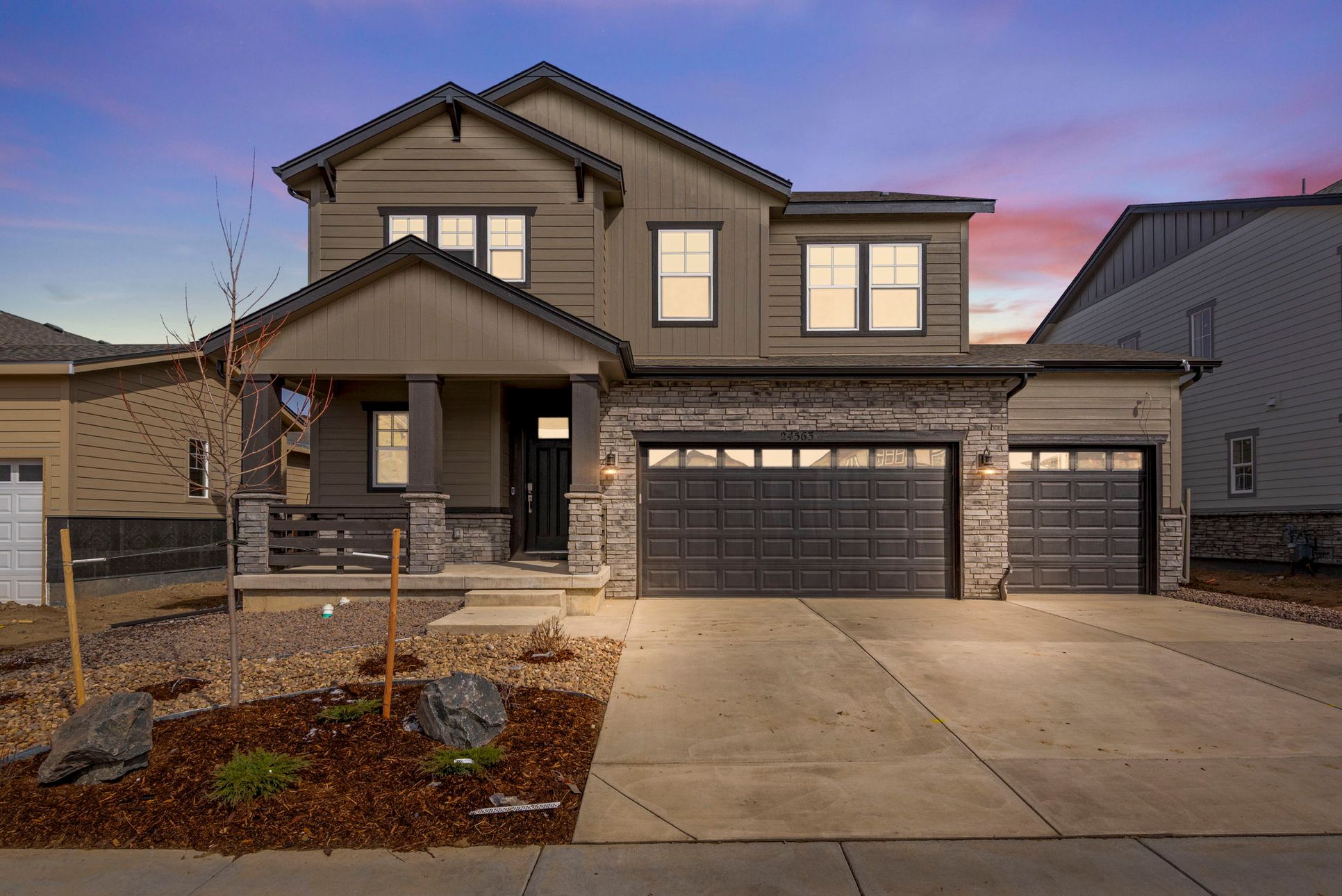 24563 E 34th Avenue:Stunning front exterior