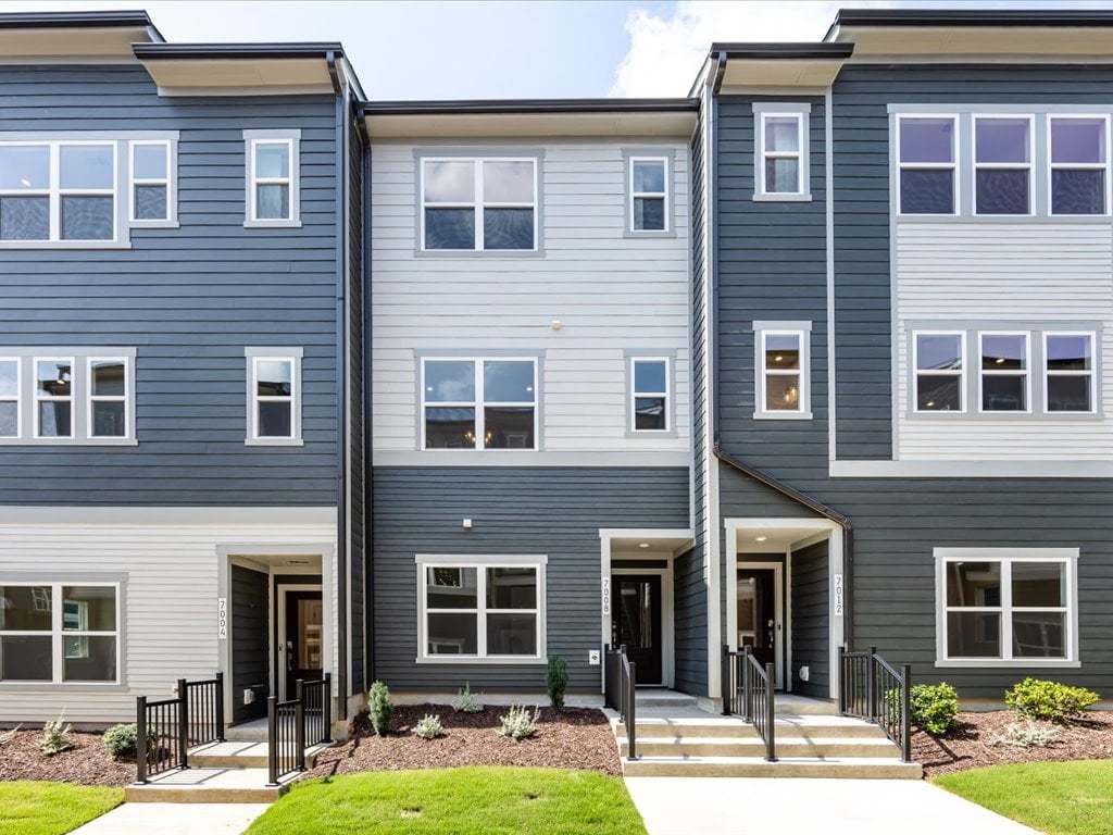 7008 Impulse Ct:Front Exterior