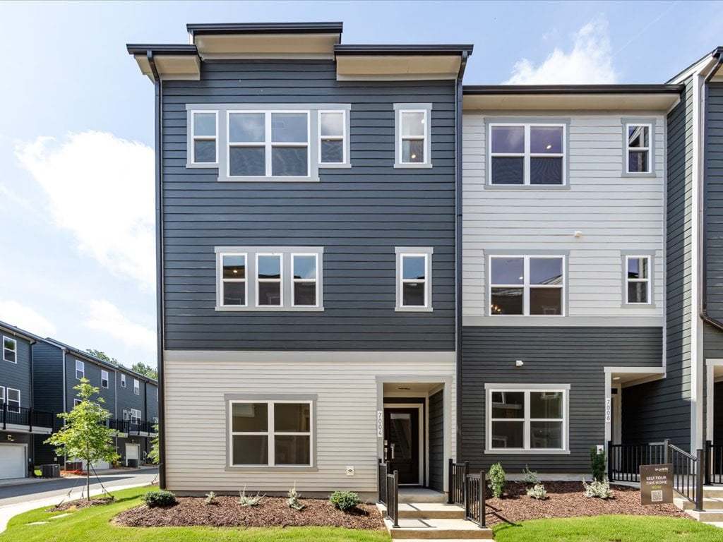 7004 Impulse Ct:Front Exterior